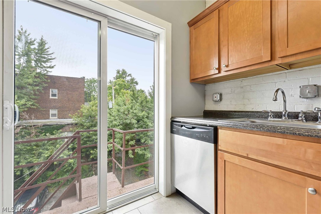 Henry Beach - Residential Lease