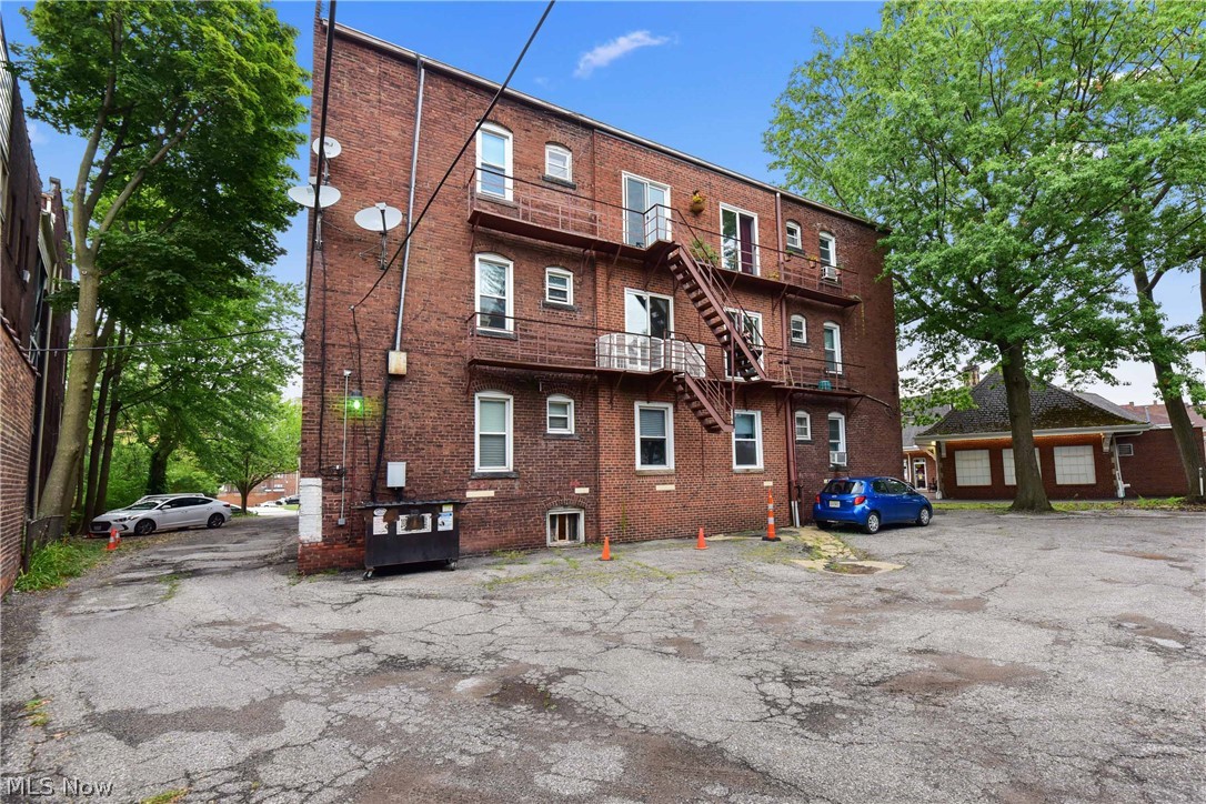 Henry Beach - Residential Lease