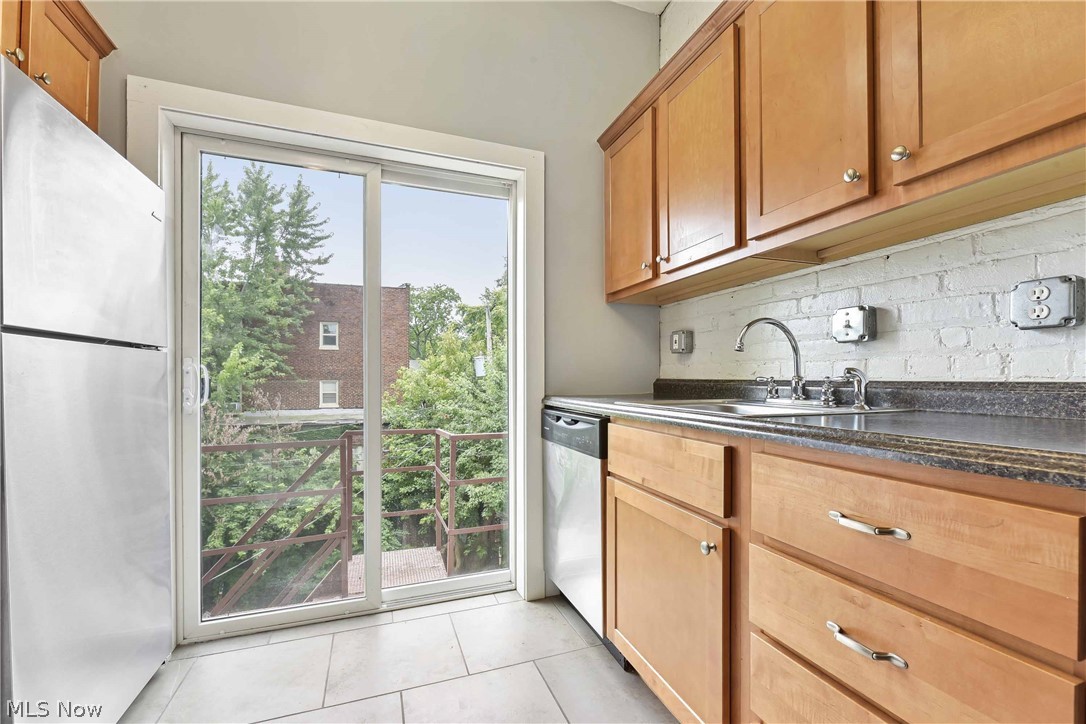 Henry Beach - Residential Lease