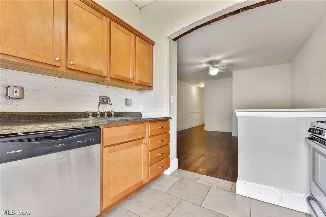 Henry Beach - Residential Lease