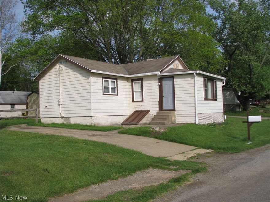 a quaint home/cottage overlooking O'dell Lake.  This one bedroom home is neat and clean.  There is a bonus room that could be a extra bedroom.  The home faces O'dell lake and has a full view of the lake.  Larger lot with storage building big enough to park a car in.  The kitchen has a good amount of cabinets and includes appliances.  Ideal home for weekends or full time.  The association fee is optional but includes boat docking rights if joined.