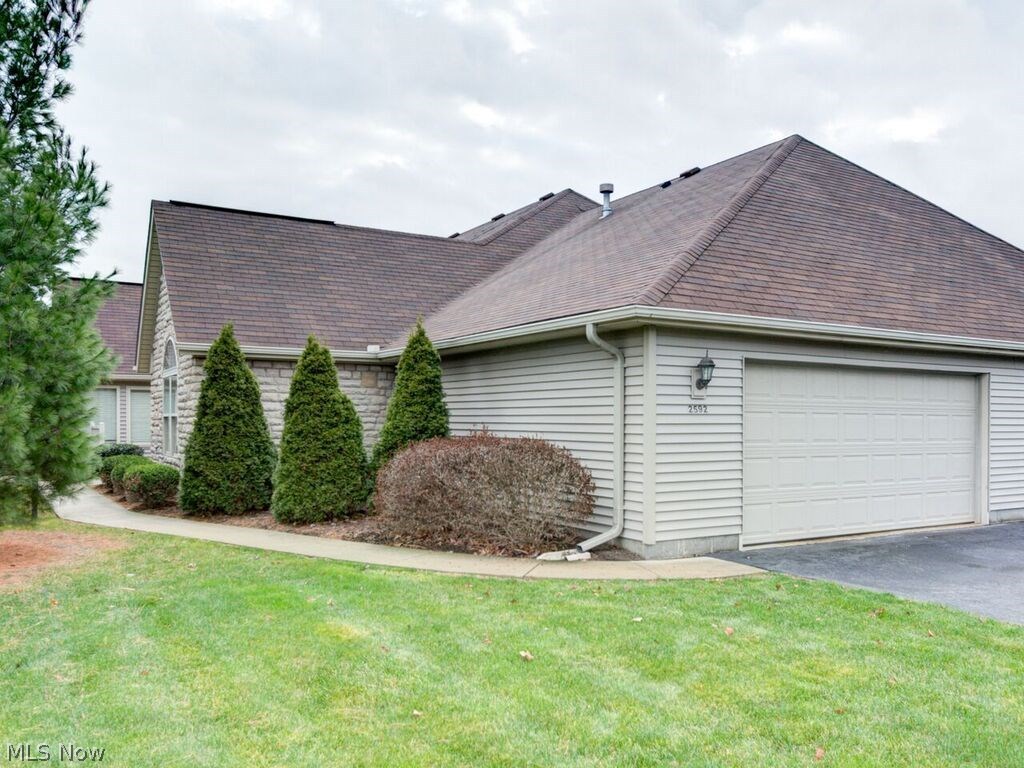 Former Model Home! Beautiful Dublin Hills condominium that is in immaculate move-in condition. Enjoy lots of sunshine in this 1736 square ft, open floor plan home. Large cathedral great room opens to dining area and upscale kitchen. Solid wood cabinets, premium stainless appliances and lots of counter space! A spacious loft den overlooking the great room is the perfect get away. First floor includes a cathedral sun room, two large bedrooms, two full baths, first floor laundry, and two car garage. Large walk-in closets in the bedrooms and adjoining master bathroom. Don't miss this opportunity- won't last! Schedule a showing today!