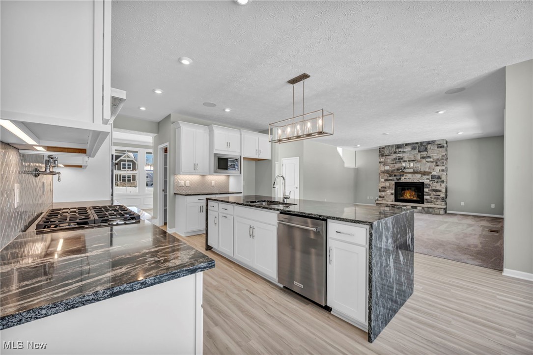 FIELDSTONE LANDING - Residential