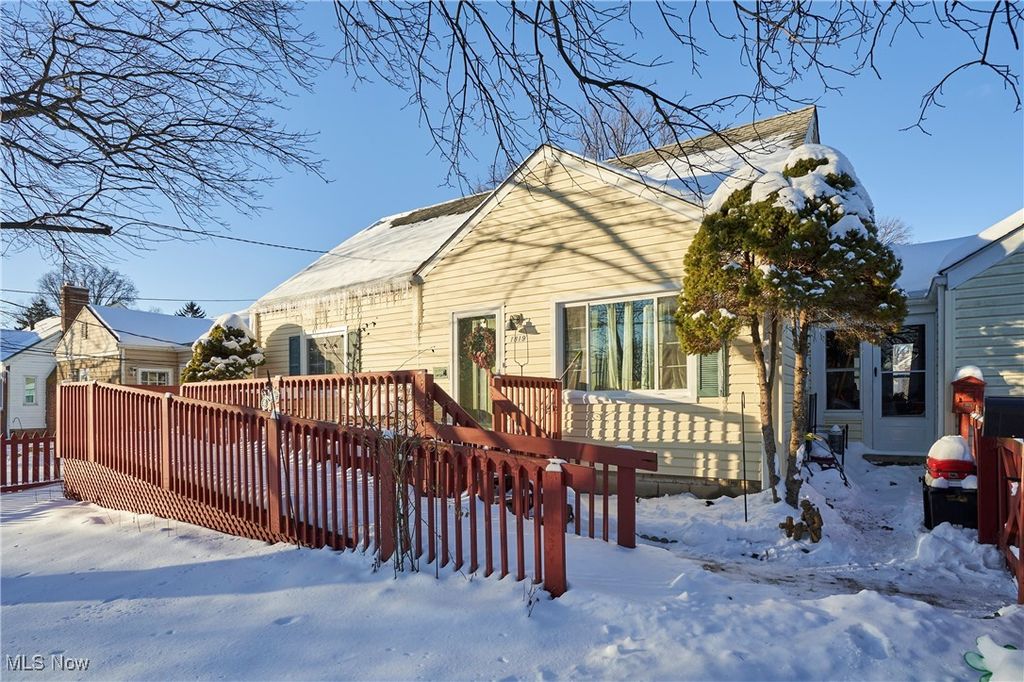 Photo of 1819 Grant Avenue, Cuyahoga Falls, OH 44223 (MLS # 5174255)