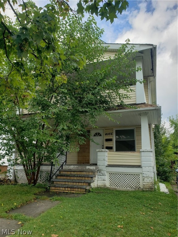 Fantastic opportunity for investors! Great duplex that needs some work. Both units have a spacious kitchen and two roomy bedrooms. Upstairs has access to the third floor. Shared basement, with laundry area. Large, fenced in yard.