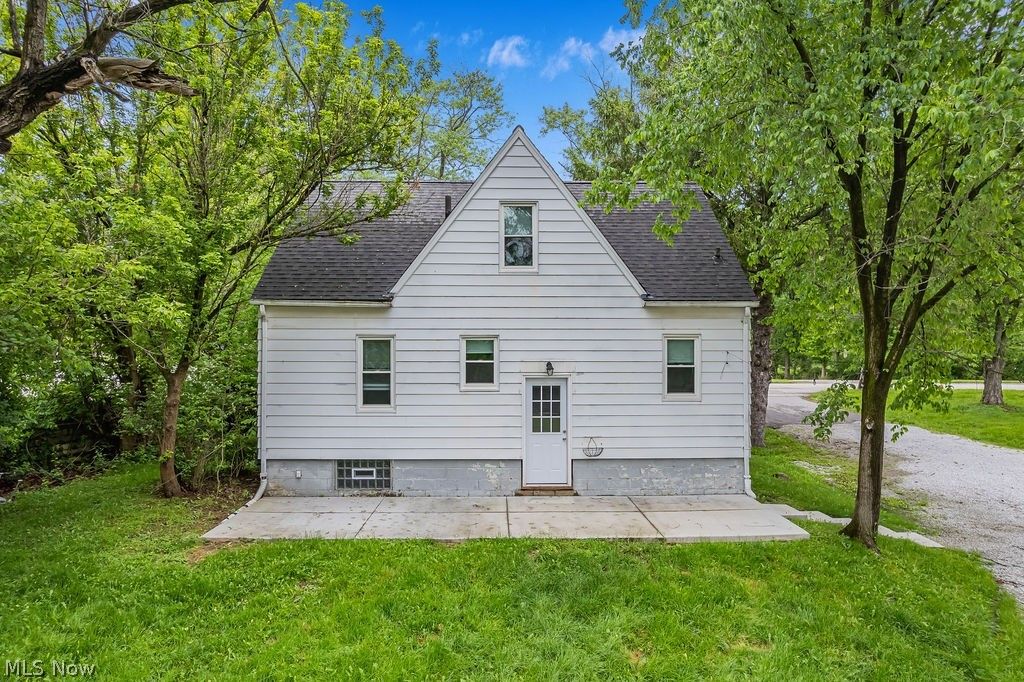 Photo of 86 Southeast Avenue, Tallmadge, OH 44278 (MLS # 5213070)