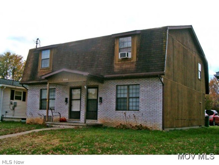 Tenant pays own utilities-separate meters. Duplex is in good condition, has newer furnace and AC. Laundry hook-ups off kitchen-has glassed in porch in back.  Elem: Neale Elementary  Elem/Bus: N  JrHigh: Jackson Jr. High School  JrHigh/Bus: N  High: Parkersburg High  High/Bus: Y  Fire: CIT  Police: CTY  ;PRKG= On Street, ;SQFT=Unit 1 SQFT= 1530 , Unit 2 SQFT= 1530 ,