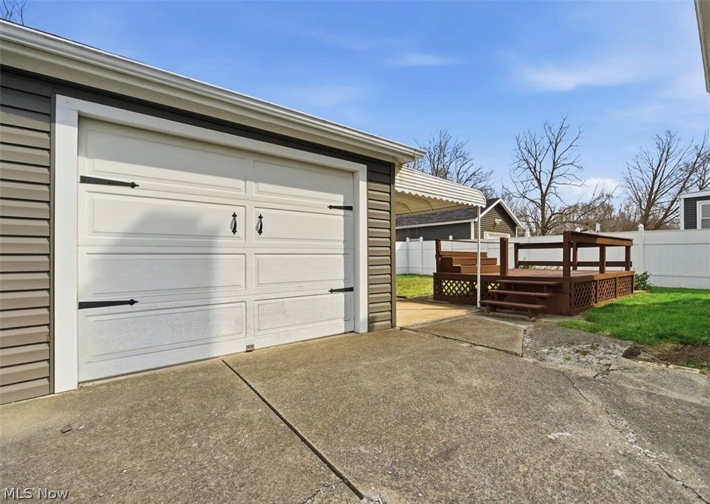 Photo of 1150 W 10th Street, Lorain, OH 44052 (MLS # 5197806)