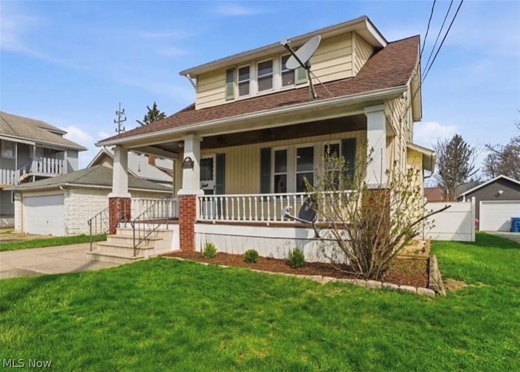 Photo of 1150 W 10th Street, Lorain, OH 44052 (MLS # 5197806)