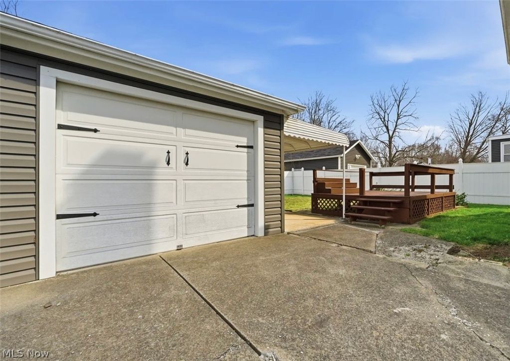 Photo of 1150 W 10th Street, Lorain, OH 44052 (MLS # 5197806)