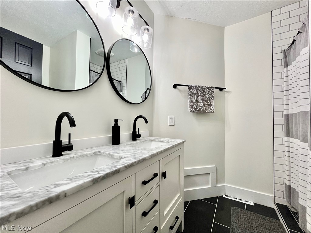 The Woods At Lake Medina - Residential