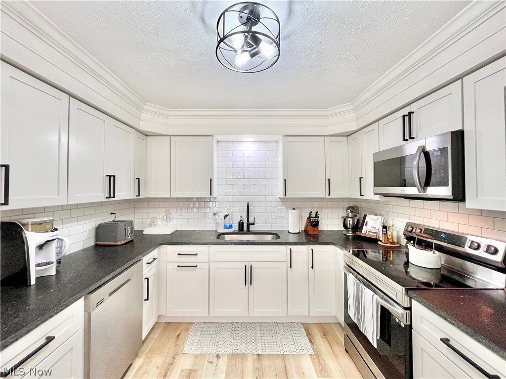 The Woods At Lake Medina - Residential