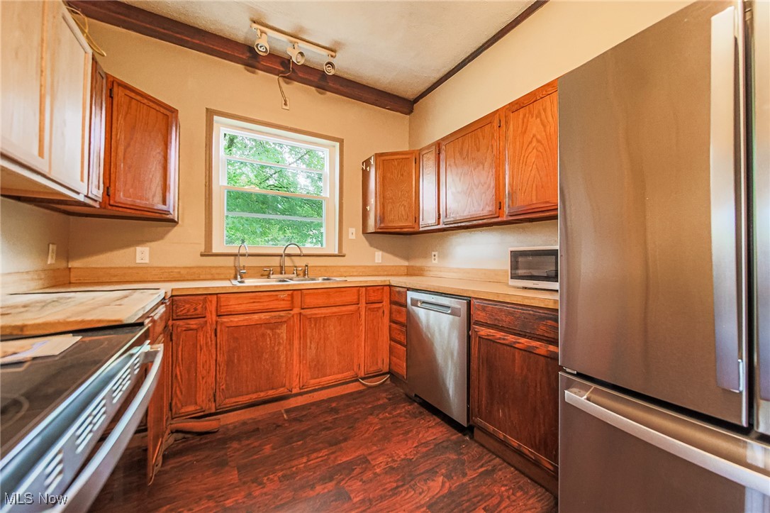 2461 Peters Creek Road, Cambridge, Ohio image 8