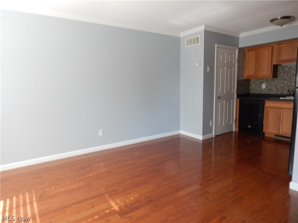 Williamsburg Court Condos - Residential