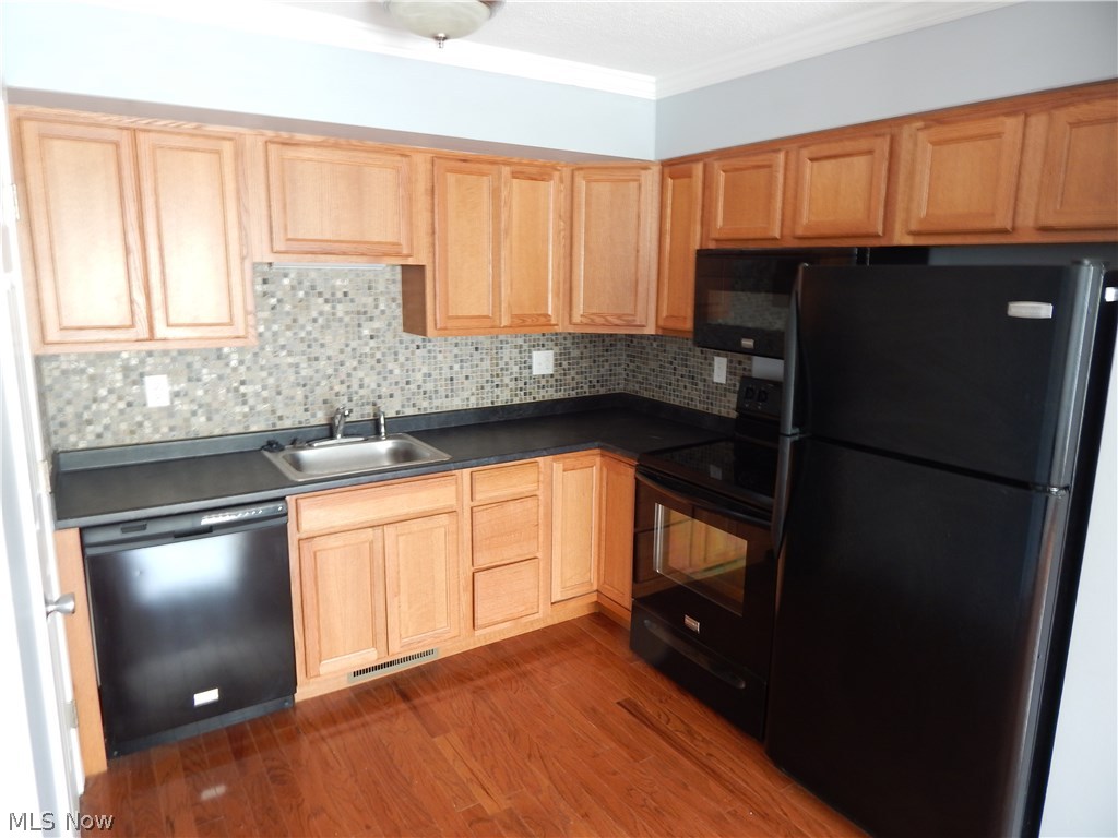 Williamsburg Court Condos - Residential