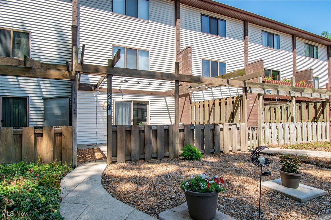 Tuscarawas Park Condo - Residential