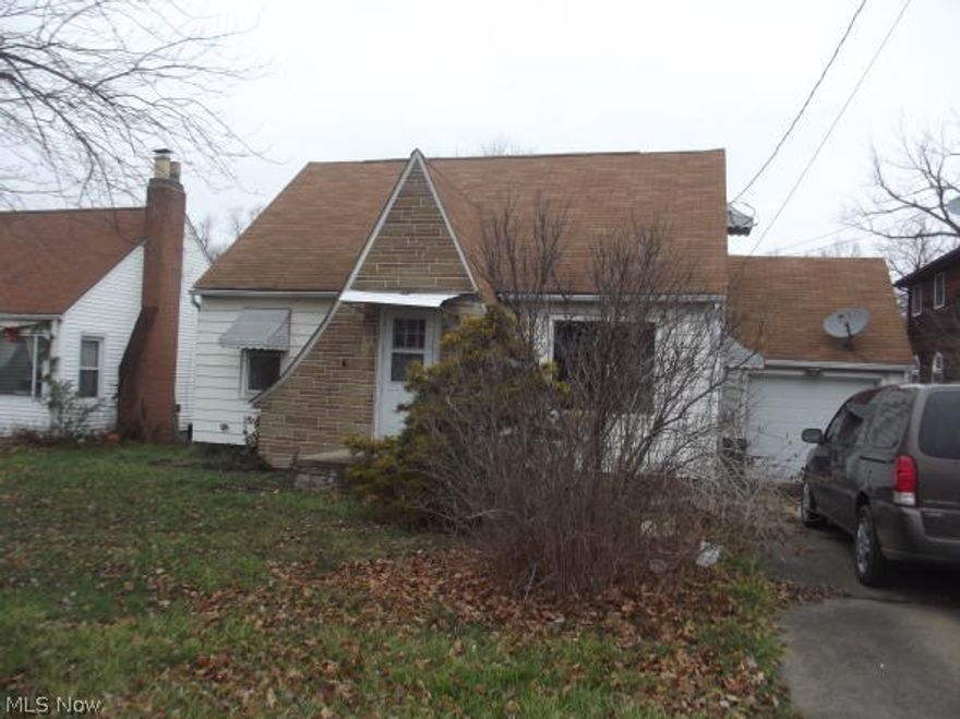 Nice cape close to everything. 3 beds eat in kitchen, really nice back yard central air. Check this one out.