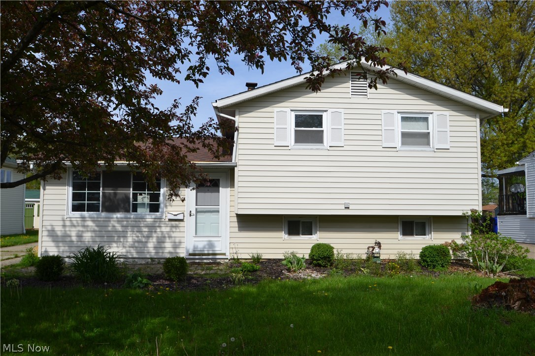Great opportunity!! Beautiful split level home on a quiet, dead end street. Enormous yard 9000 sq ft. Covered patio with french doors that enter into the eat in kitchen. Finished basement with ample space. Mins from I-71. Mins from grocery shopping. Public trans at end of street. Sports complex/rec center within walking distance. 2 days after original list date this listing went pending, but financing fell through so we are back on the market.