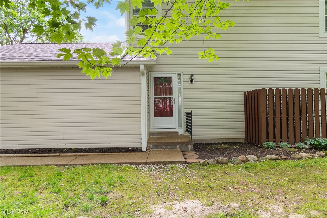 2961 Heatherwood Court, Stow, Ohio image 2