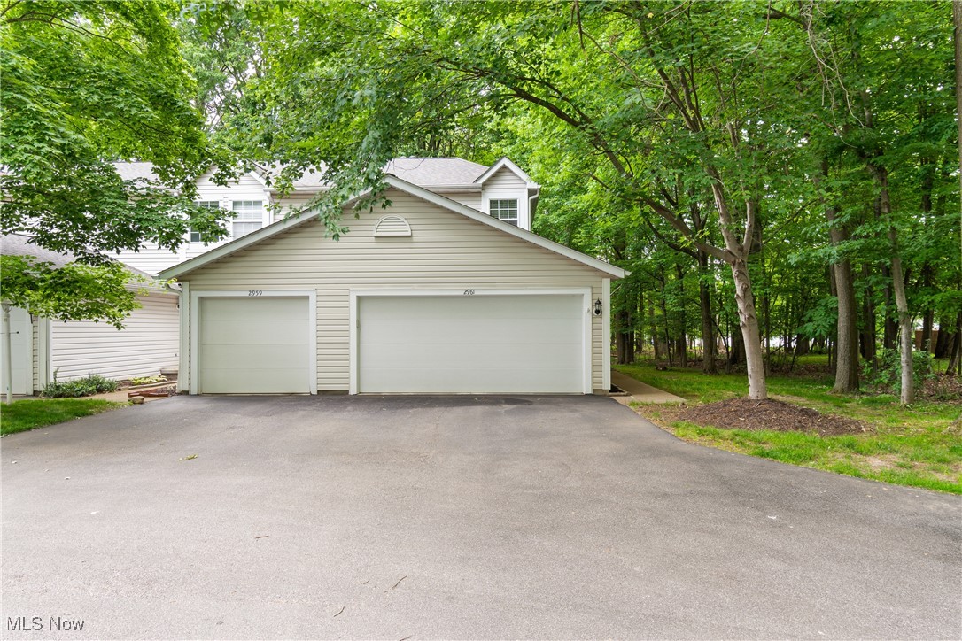 2961 Heatherwood Court, Stow, Ohio image 1