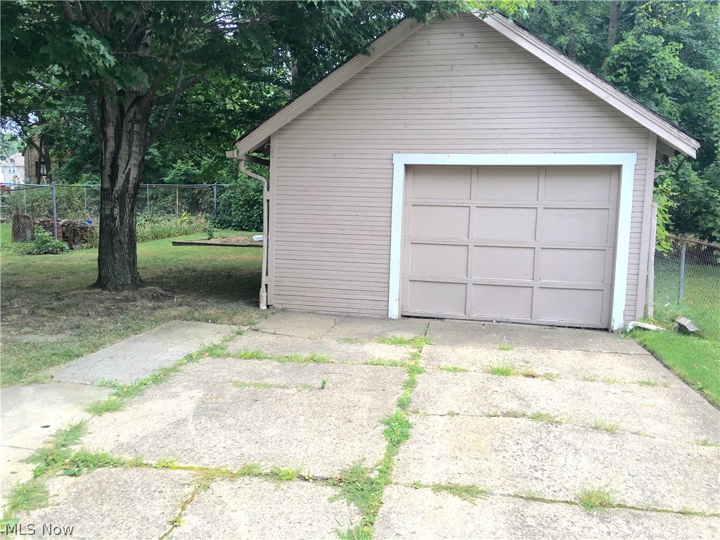 James G Ewings Bonnie Brae - Residential