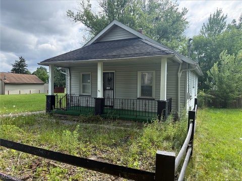 Homes For Sale - 2731 Jean Street<br/> Youngstown, OH 44502