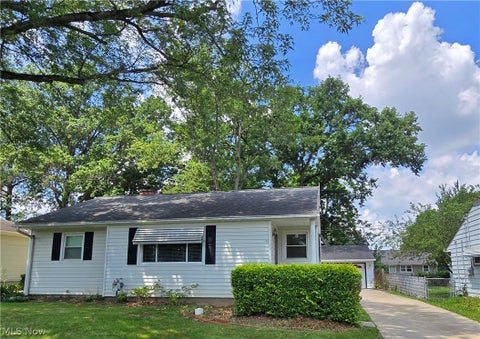 Homes For Sale - 976 N Pasadena Avenue<br/> Elyria, OH 44035