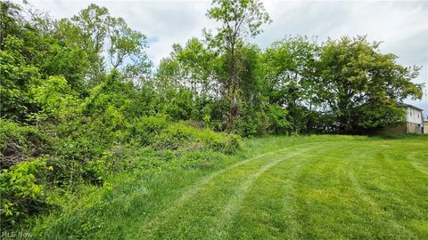 Tiny photo for 704 Gladstone Street, Parkersburg, WV 26101 (MLS # 5210322)