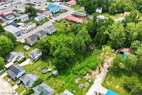 Tiny photo for 704 Gladstone Street, Parkersburg, WV 26101 (MLS # 5210322)
