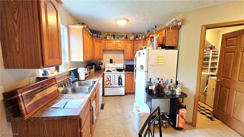 Tiny photo for 704 Gladstone Street, Parkersburg, WV 26101 (MLS # 5210322)