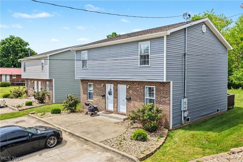 Tiny photo for 704 Gladstone Street, Parkersburg, WV 26101 (MLS # 5210322)
