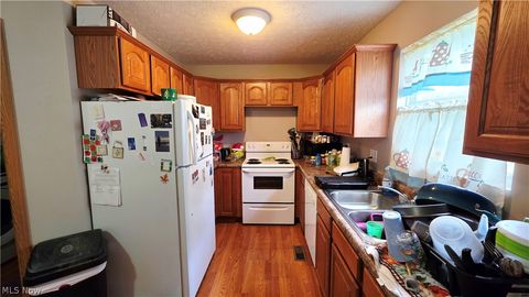 Tiny photo for 704 Gladstone Street, Parkersburg, WV 26101 (MLS # 5210322)