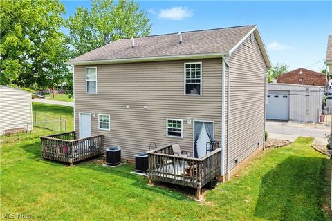 Tiny photo for 704 Gladstone Street, Parkersburg, WV 26101 (MLS # 5210322)