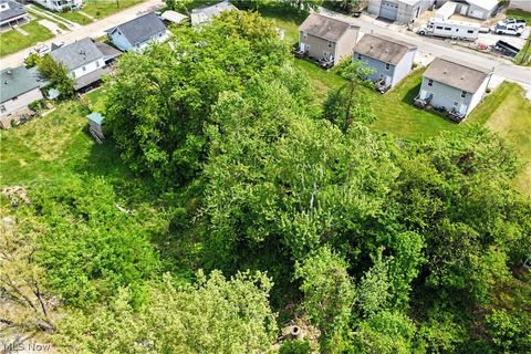 Tiny photo for 704 Gladstone Street, Parkersburg, WV 26101 (MLS # 5210322)