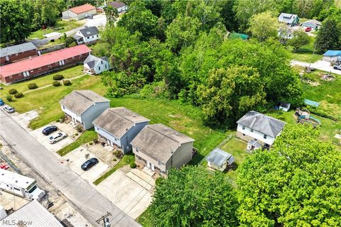 Tiny photo for 704 Gladstone Street, Parkersburg, WV 26101 (MLS # 5210322)