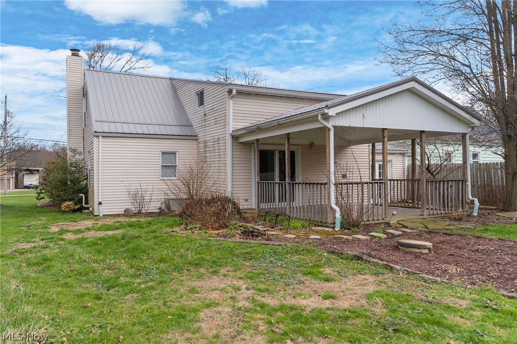 Photo of 3267 Bell Wick Road, Hubbard, OH 44425 (MLS # 5194136)