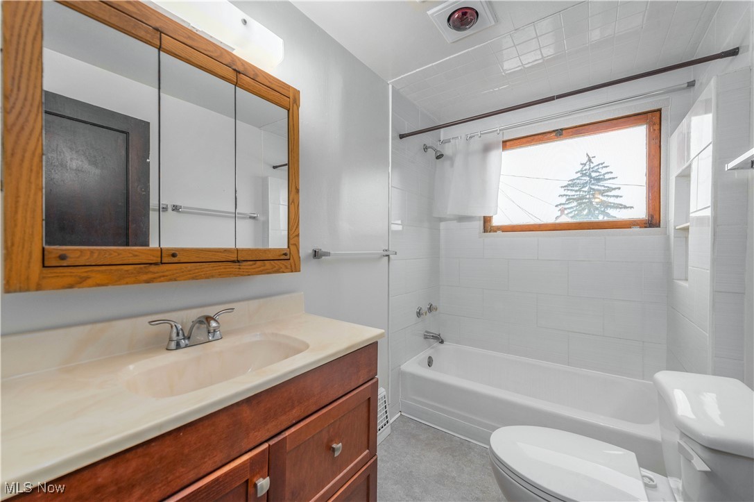 Advance R/E Companys 01 - Residential Income