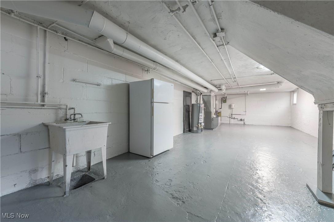 Advance R/E Companys 01 - Residential Income