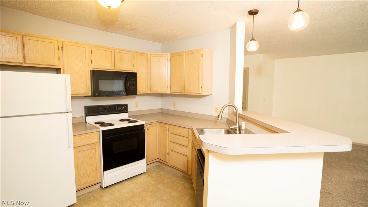 Brookledge Commons Condos - Residential