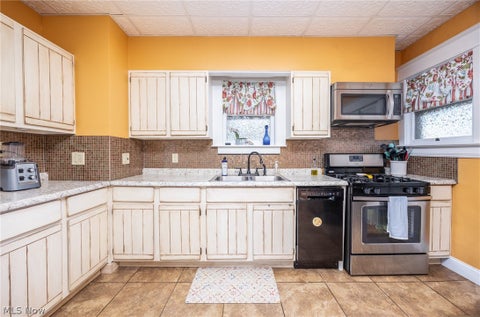 Tiny photo for 129 Woodland Avenue, Marietta, OH 45750 (MLS # 5240793)