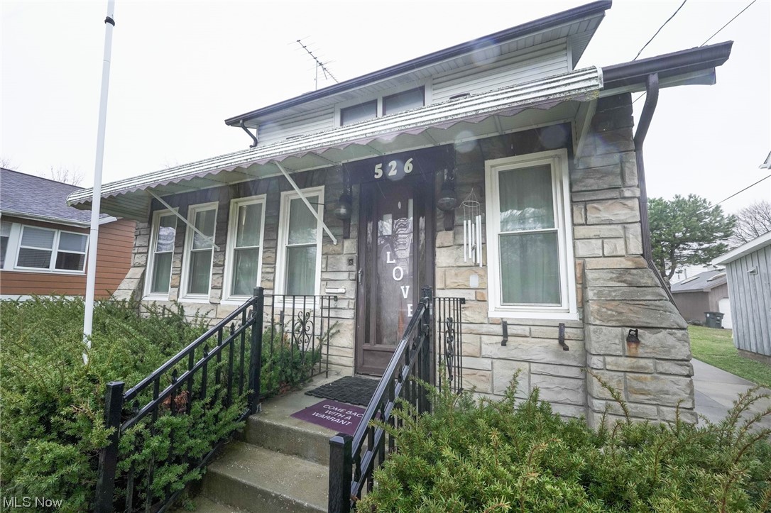 Photo 1 of 22 — 526 Mohawk Avenue, Akron, OH 44305
