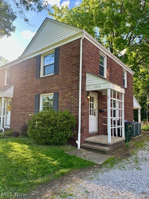 Charming 2 bedroom 1 bath townhome for rent in the Falls! Conveniently located, this apartment offers a remodeled kitchen, sunny living room with built ins, a dining room, and 2 spacious bedrooms with generous closet space. Full unfinished basement with washer and dryer. Shared back porch and back yard. Thank you for your inquiry!
Rental Qualification Checklist:
-$50 application fee per adult occupant.
-Credit score: 600+
-No recent bankruptcy.
-No eviction history & no criminal history (involving sex, drugs or violence)
-Stable employment (must provide current pay stubs)
-Monthly gross income must be at least 2.5 X Monthly Rent
-First months rent, security deposit, renters insurance, and transferred utilities required prior to move in.