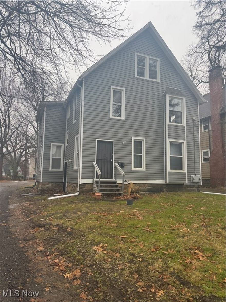 Incedibly spacious 4 bedroom apartment located on the second and third floor. Large kitchen with lots of wide open space. Situated on a dead end street for additional privacy. Don't miss you opportunity to schedule a showing today