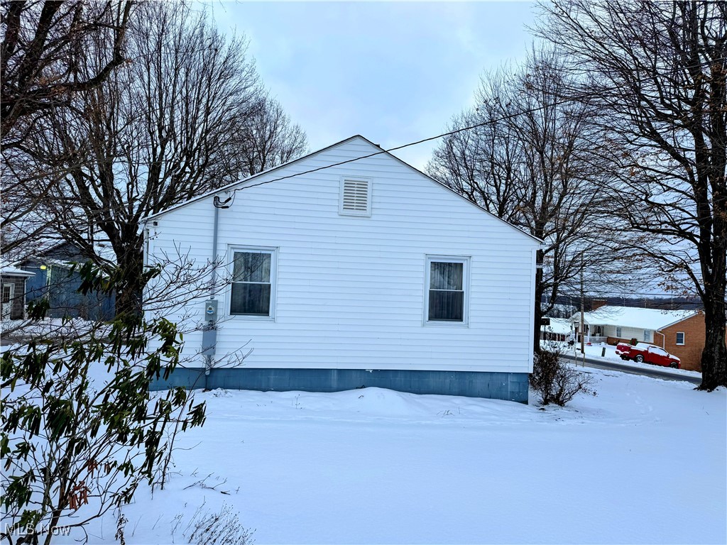 303 Morgantown Avenue, Barnesville, Ohio image 3