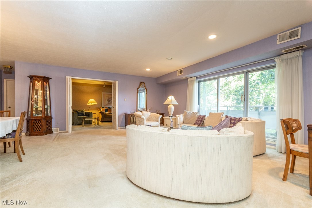 Acacia/Green Condo - Residential