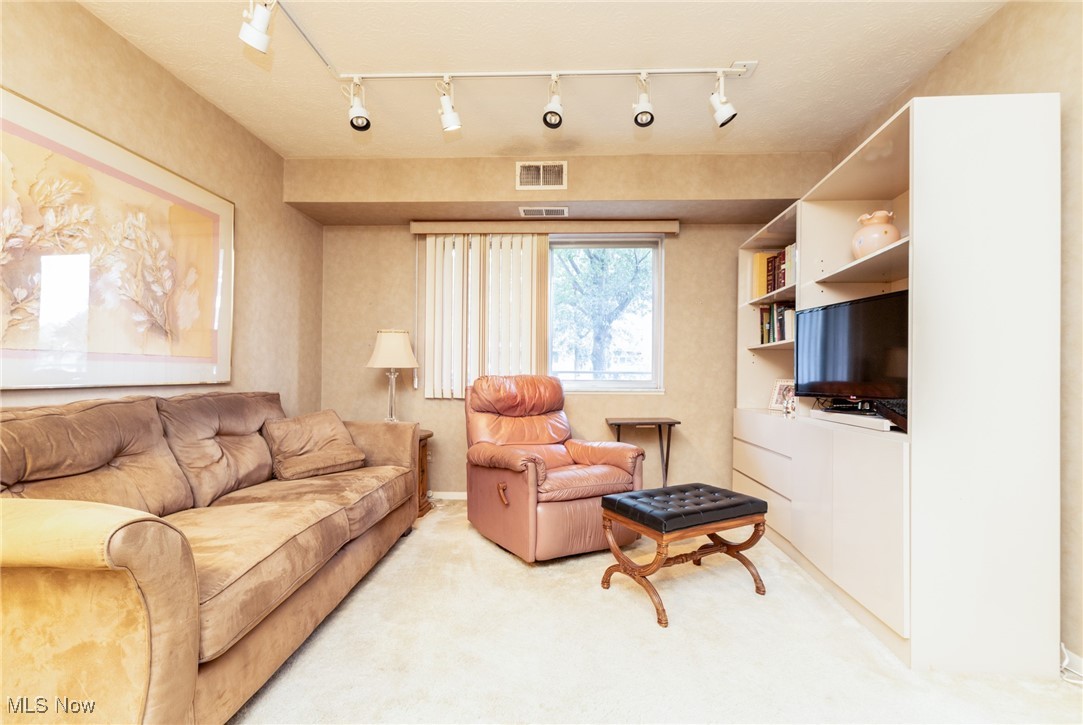 Acacia/Green Condo - Residential