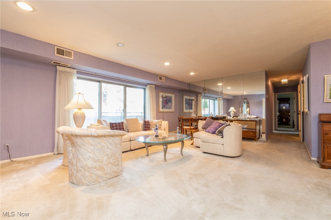 Acacia/Green Condo - Residential