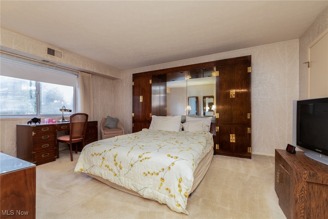 Acacia/Green Condo - Residential