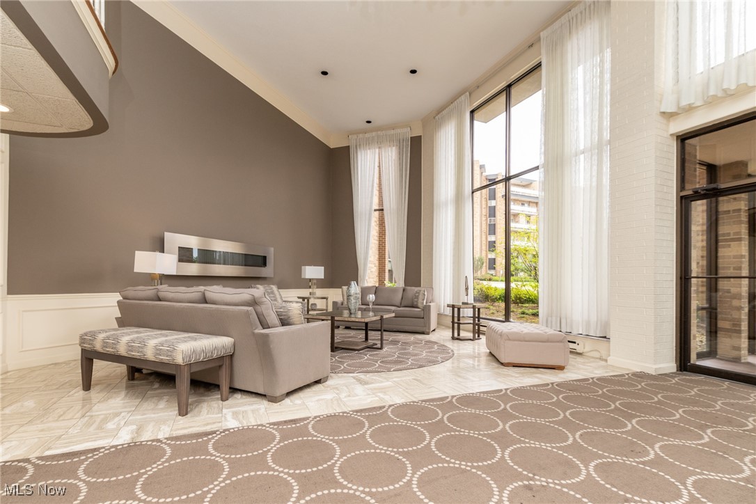 Acacia/Green Condo - Residential