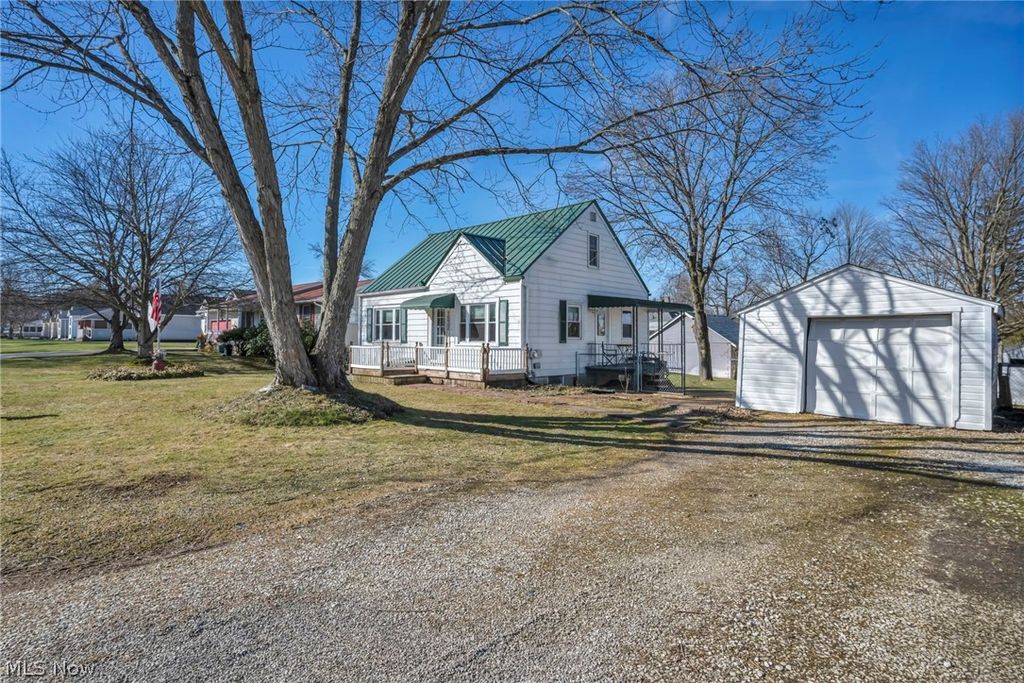 Photo of 1932 Issaquah Street, Cuyahoga Falls, OH 44221 (MLS # 5189839)